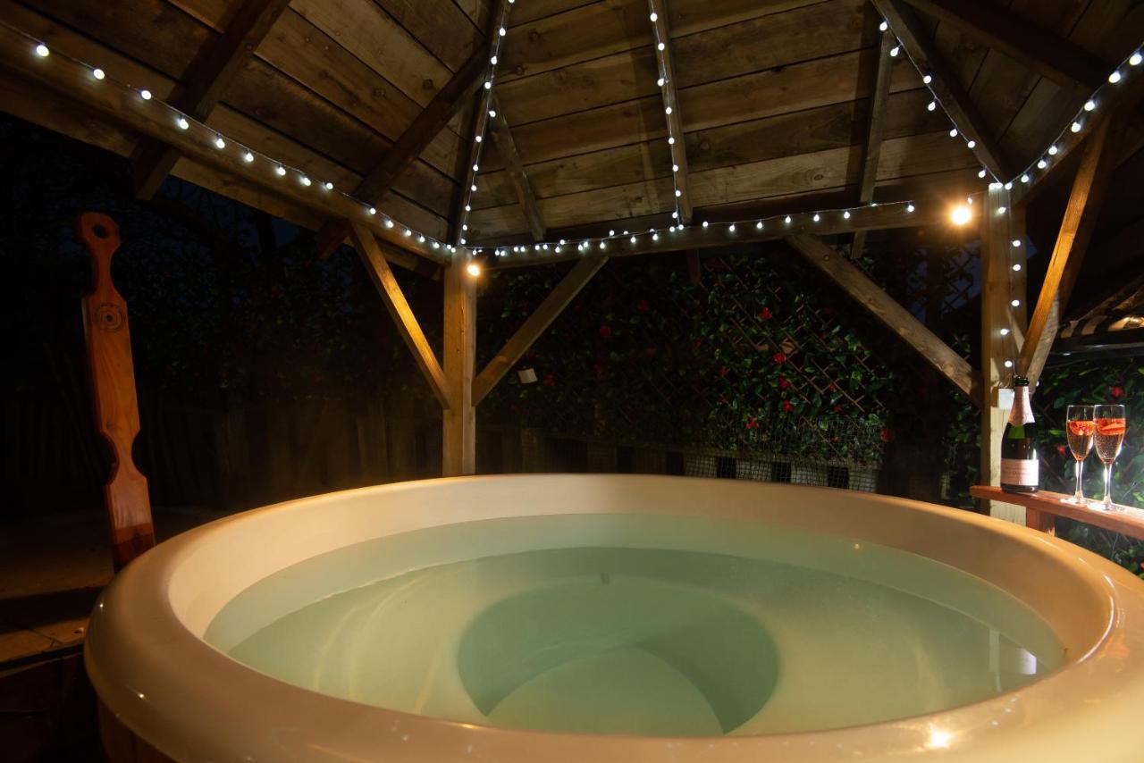 East Cottage * Wood Burning Hot Tub * Garden St Andrews Esterno foto