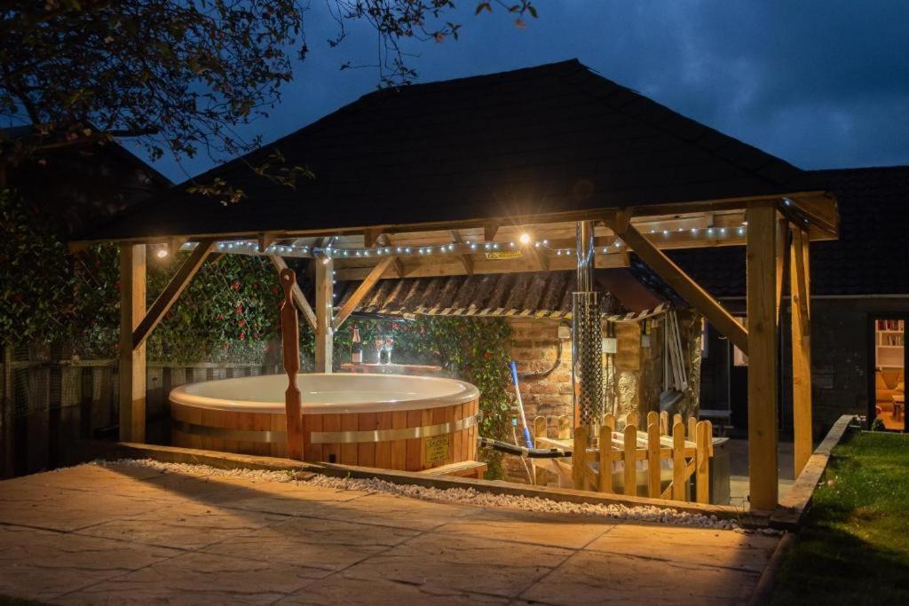 East Cottage * Wood Burning Hot Tub * Garden St Andrews Esterno foto